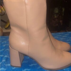 Tan and cream ankle boots!